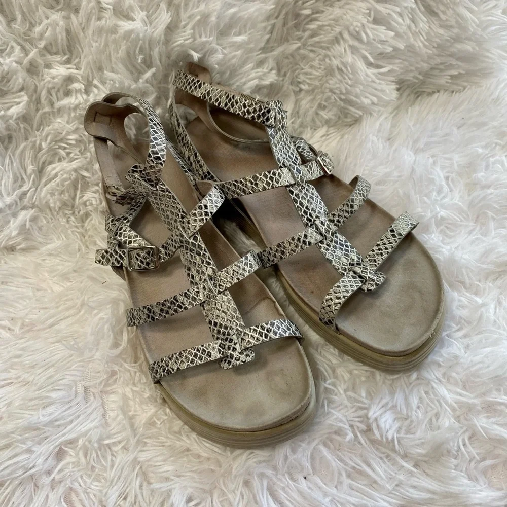 Donald J Pliner Fritz grey Snake print gladiator platform sandals size 9